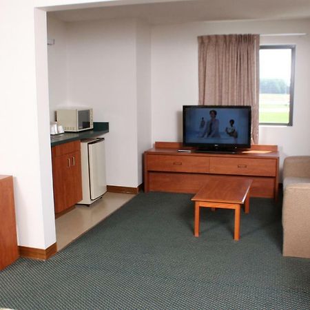 Centerstone Inn & Suites Carlyle Экстерьер фото